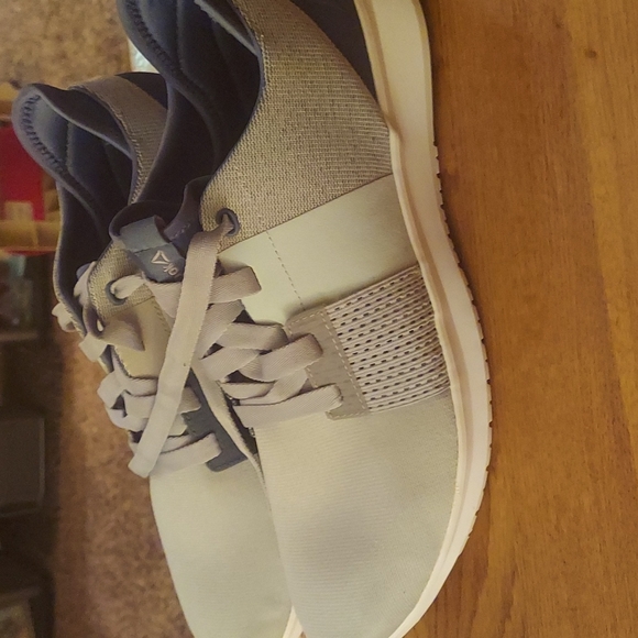 sneakers - Picture 2 of 3